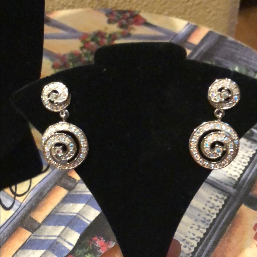 Fifth Avenue Necklace and earring set - Picture 5 of 6